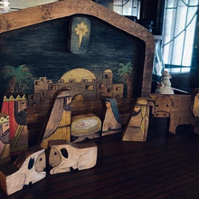 Afbeelding in Gallery-weergave laden, Houten Jezus puzzels set
