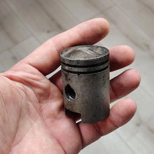 Afbeelding in Gallery-weergave laden, Piston Art Skull Sleutelhanger
