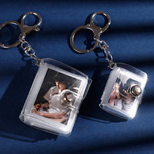 Afbeelding in Gallery-weergave laden, Kleine sleutelhanger met foto album
