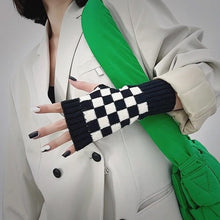 Afbeelding in Gallery-weergave laden, Checkerboard knitted gloves
