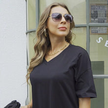 Afbeelding in Gallery-weergave laden, Dames T-shirt met V-hals
