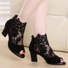 Afbeelding in Gallery-weergave laden, Lace Mesh Insert Chunky Heeled Boots
