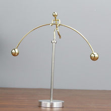 Afbeelding in Gallery-weergave laden, Nieuw klein roterend Iron Man-ornament
