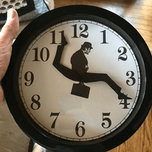 Afbeelding in Gallery-weergave laden, Finebay™ Ministry of Silly Walks Clock
