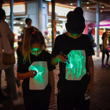 Afbeelding in Gallery-weergave laden, Glowing interactive T-shirt
