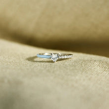 Afbeelding in Gallery-weergave laden, Aan mijn dochter - Gesneden Halve Emaille Ring
