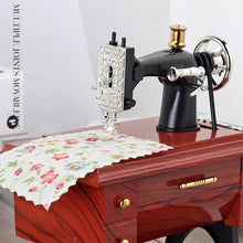 Afbeelding in Gallery-weergave laden, Mini Naaimachine Muziekdoos
