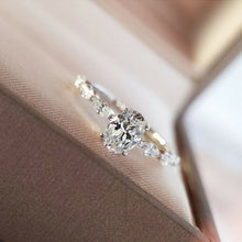 Afbeelding in Gallery-weergave laden, Ovale Diamanten Ring
