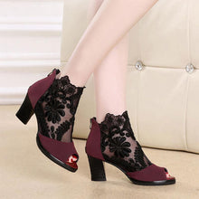 Afbeelding in Gallery-weergave laden, Lace Mesh Insert Chunky Heeled Boots
