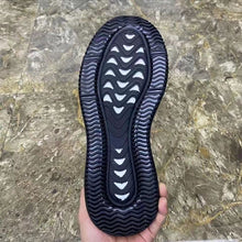 Afbeelding in Gallery-weergave laden, Sneakers met krokodillen print van koeien huid
