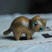 Afbeelding in Gallery-weergave laden, Handgemaakte houten gesneden katten
