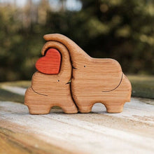 Afbeelding in Gallery-weergave laden, Dieren knuffelen decoratie gemaakt van hout

