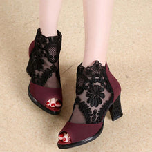 Afbeelding in Gallery-weergave laden, Lace Mesh Insert Chunky Heeled Boots
