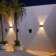 Afbeelding in Gallery-weergave laden, Buitenwandlamp op zonne-energie
