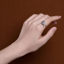 Afbeelding in Gallery-weergave laden, Buddhist Tibetan Prayer Wheel Ring OM Mantra Lotus Floral Ring

