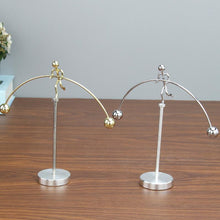Afbeelding in Gallery-weergave laden, Nieuw klein roterend Iron Man-ornament

