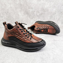 Afbeelding in Gallery-weergave laden, Sneakers met krokodillen print van koeien huid

