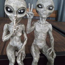 Afbeelding in Gallery-weergave laden, Alien Garden Statue
