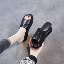 Afbeelding in Gallery-weergave laden, Damespantoffels en sandalen met open teen en vismond
