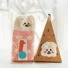 Afbeelding in Gallery-weergave laden, Zachte warme sokken van koraalfleece met kerstthema (4 paar)
