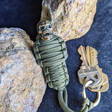 Afbeelding in Gallery-weergave laden, Paracord Sleutelhanger Mummie Messing Schedel
