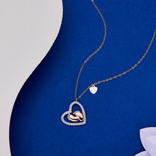 Afbeelding in Gallery-weergave laden, Baby Voeten Hart Hanger Ketting
