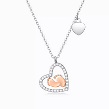 Afbeelding in Gallery-weergave laden, Baby Voeten Hart Hanger Ketting
