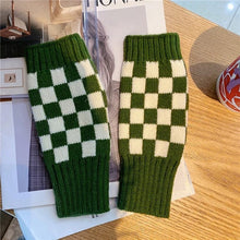 Afbeelding in Gallery-weergave laden, Checkerboard knitted gloves
