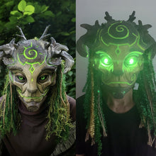 Afbeelding in Gallery-weergave laden, Forest Spirit Mask Halloween-Masker Met Groene Lichtogen
