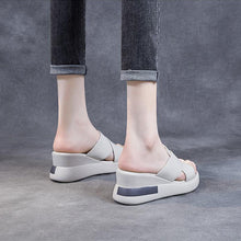 Afbeelding in Gallery-weergave laden, Damespantoffels en sandalen met open teen en vismond
