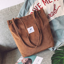 Afbeelding in Gallery-weergave laden, Corduroy draagtas met letterpatch
