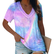 Afbeelding in Gallery-weergave laden, T-shirt met V-hals en veelkleurige print

