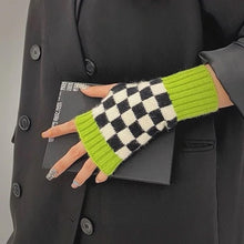 Afbeelding in Gallery-weergave laden, Checkerboard knitted gloves
