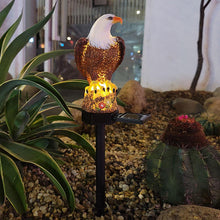 Afbeelding in Gallery-weergave laden, Eagle Figure Garden Solar Post
