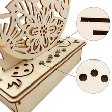Afbeelding in Gallery-weergave laden, Houten doe-het-zelf-ornament in eivorm
