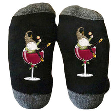 Afbeelding in Gallery-weergave laden, Gnome wijnglas Unisex Crew sokken
