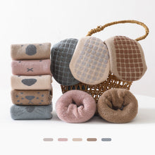 Afbeelding in Gallery-weergave laden, Warme sokken voor schattige baby's met antislipkussen
